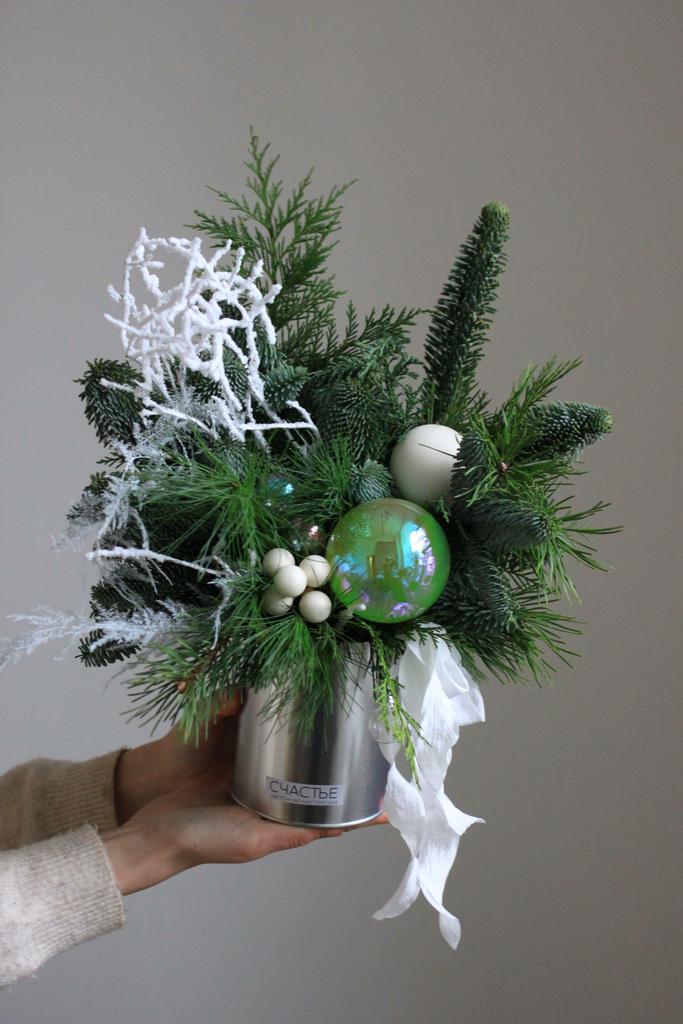 Композиция в металле с шариками