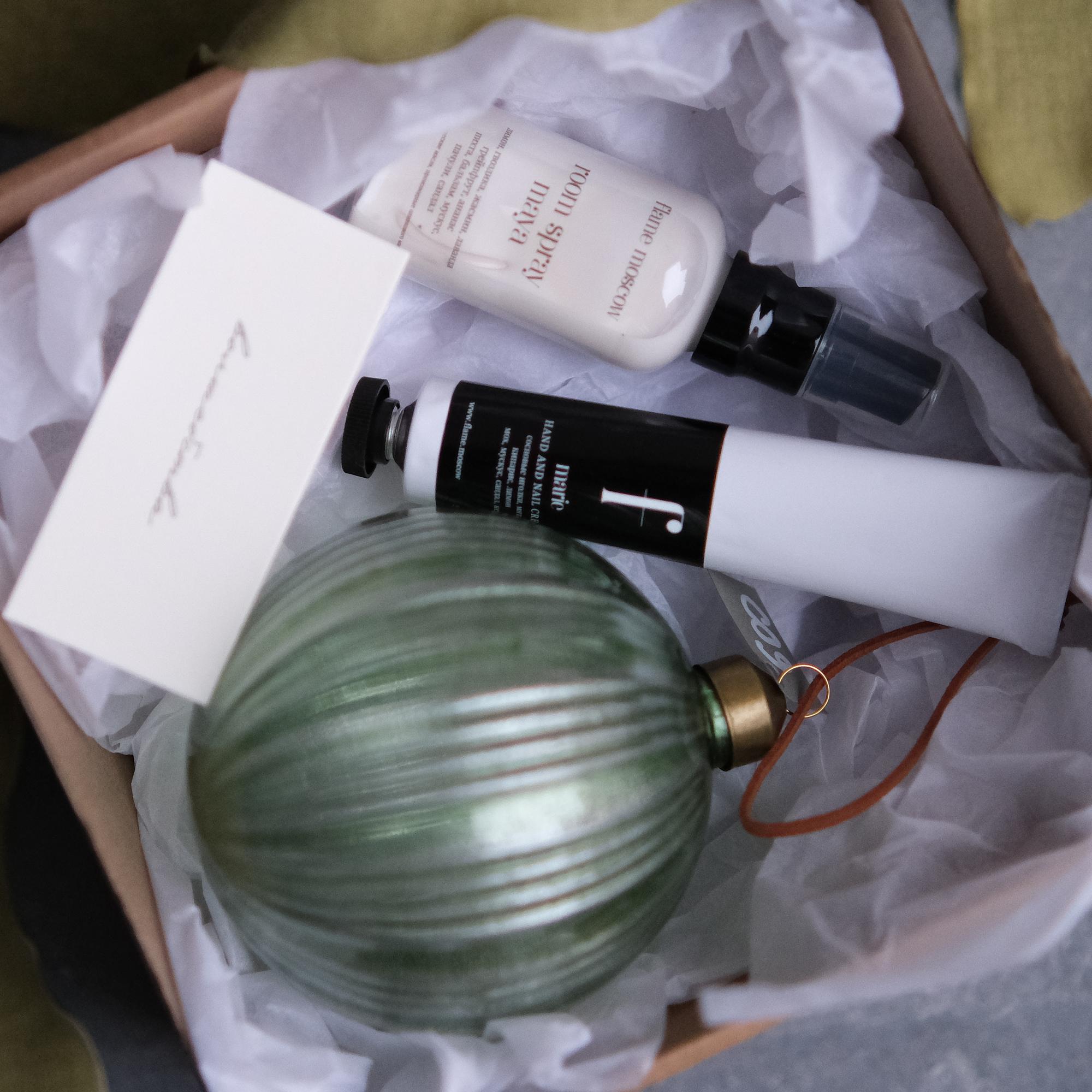 Подарочный набор с елочным шаром и ароматом