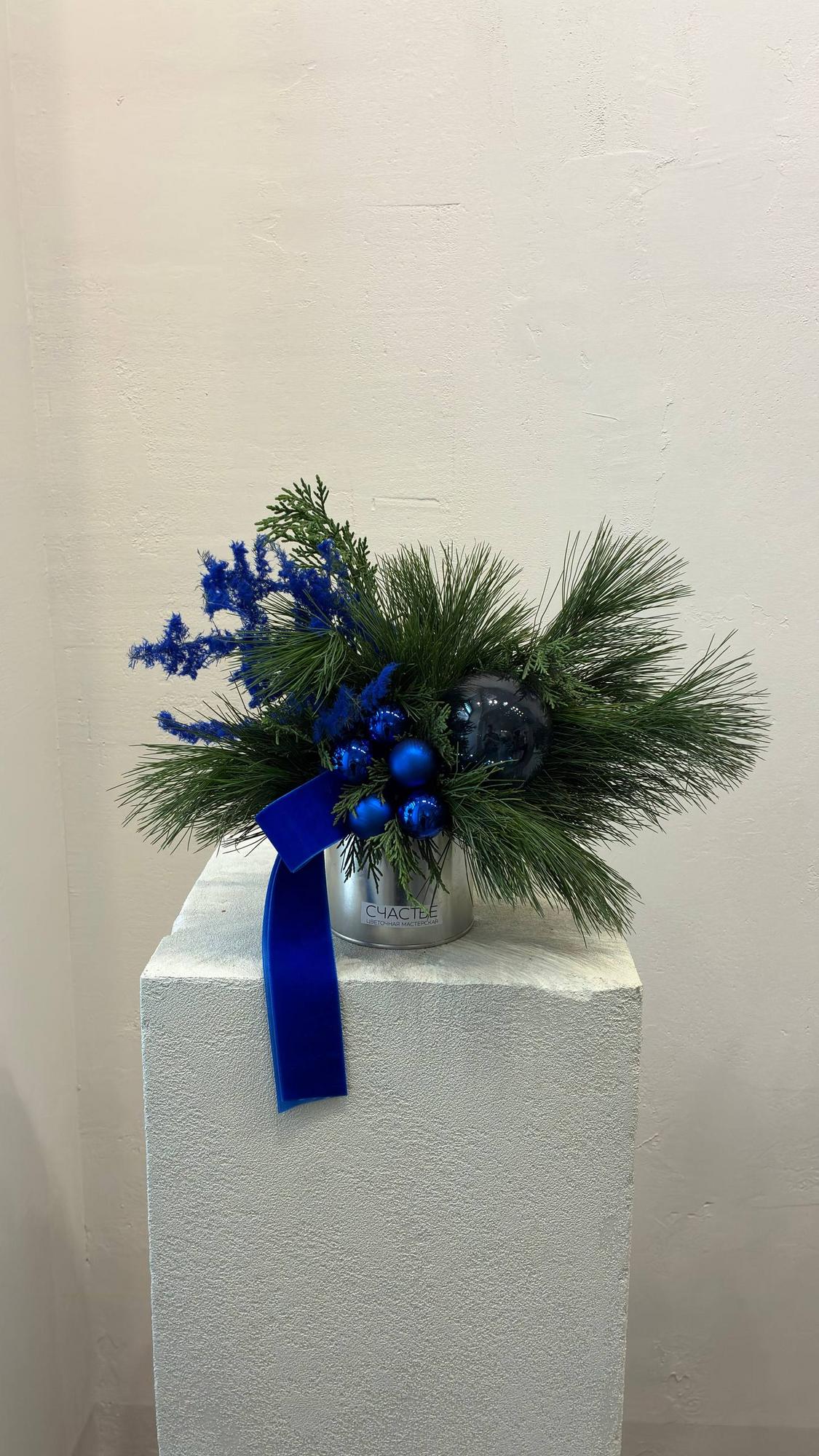 Новогодний ультрамарин