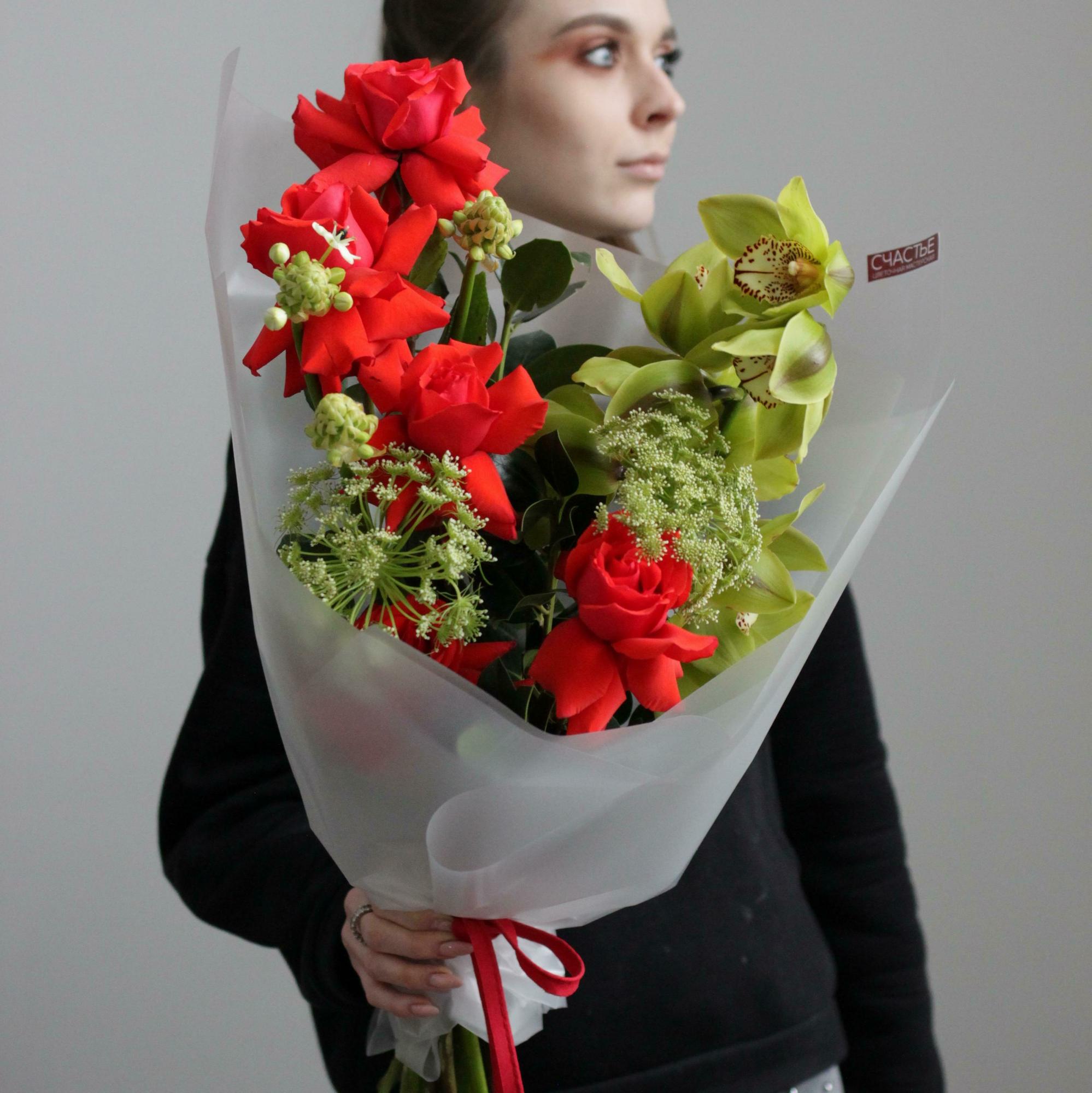 Авторский букет в насыщенных оттенках