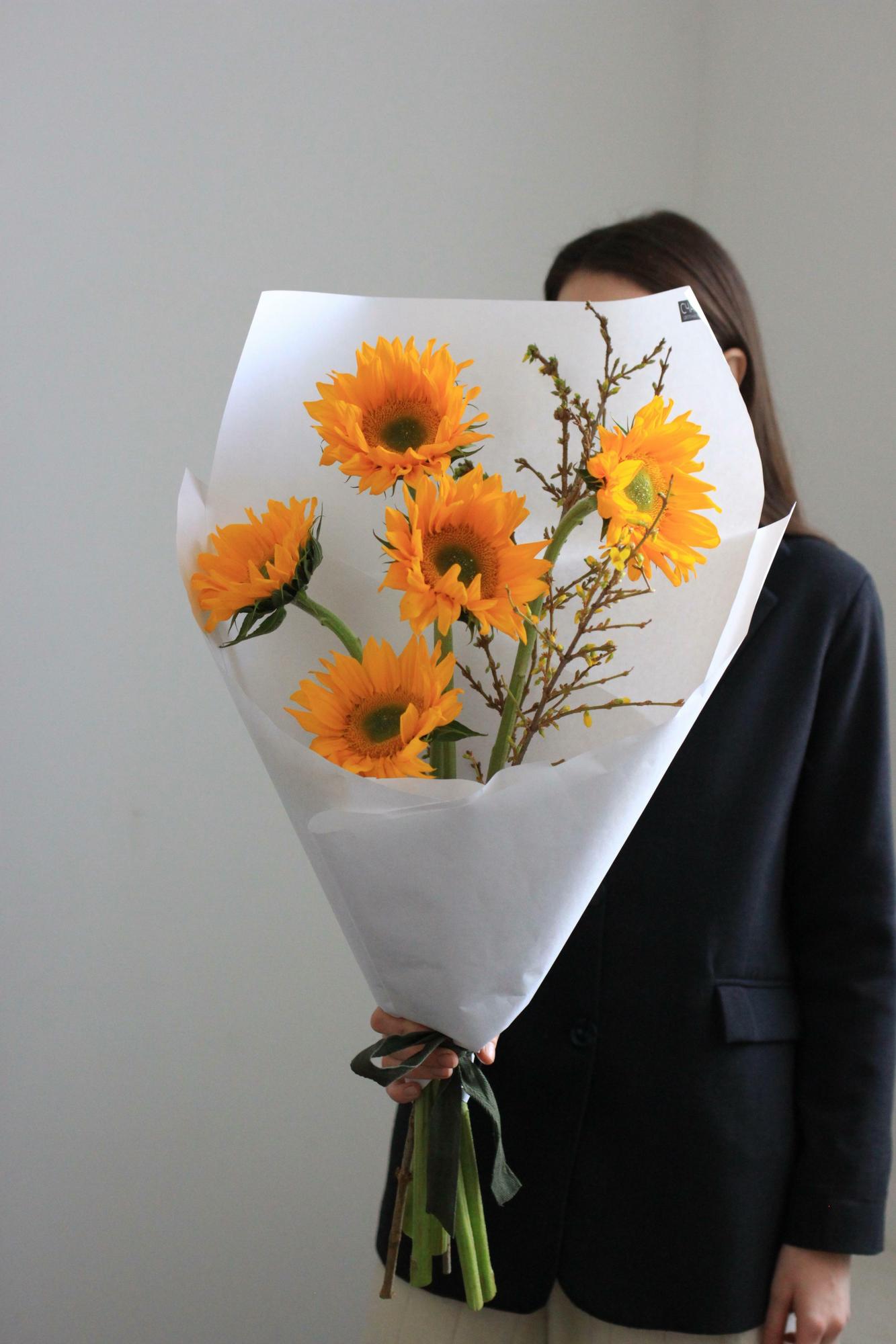 Букет дуо Подсолнухи и форзиция