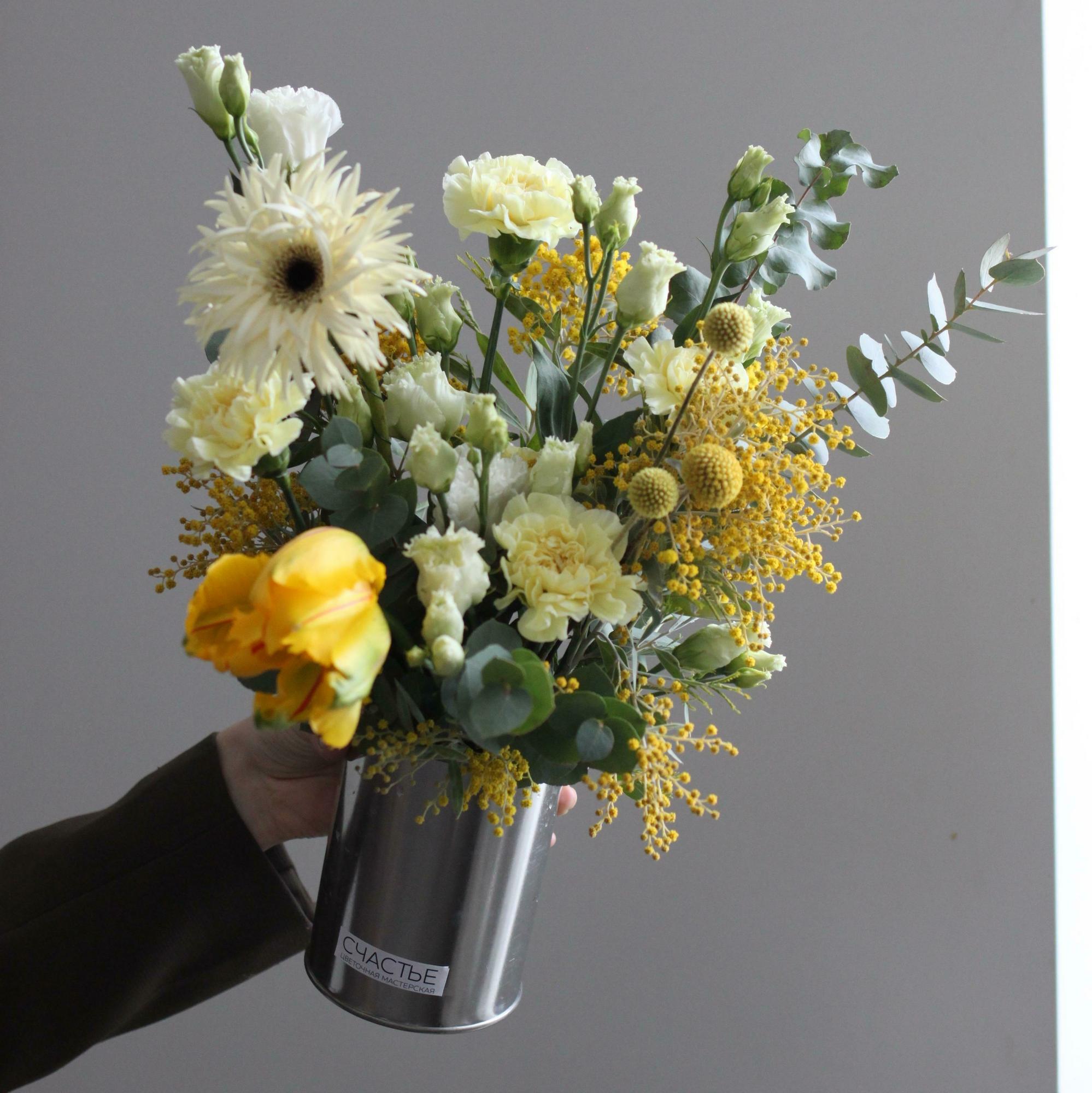 Металлическая банка в желтой гамме