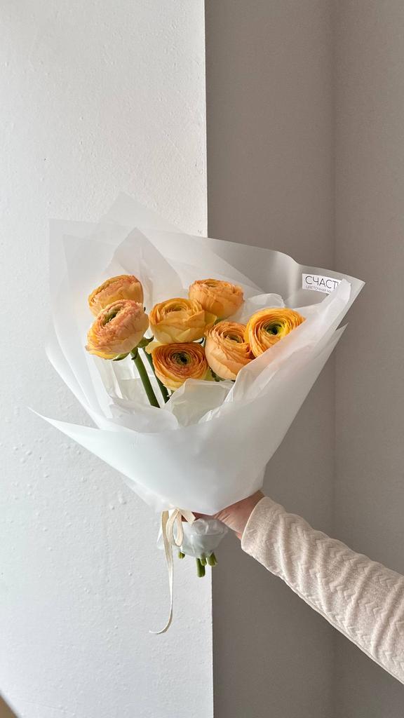 Букет нежных ранункулусов