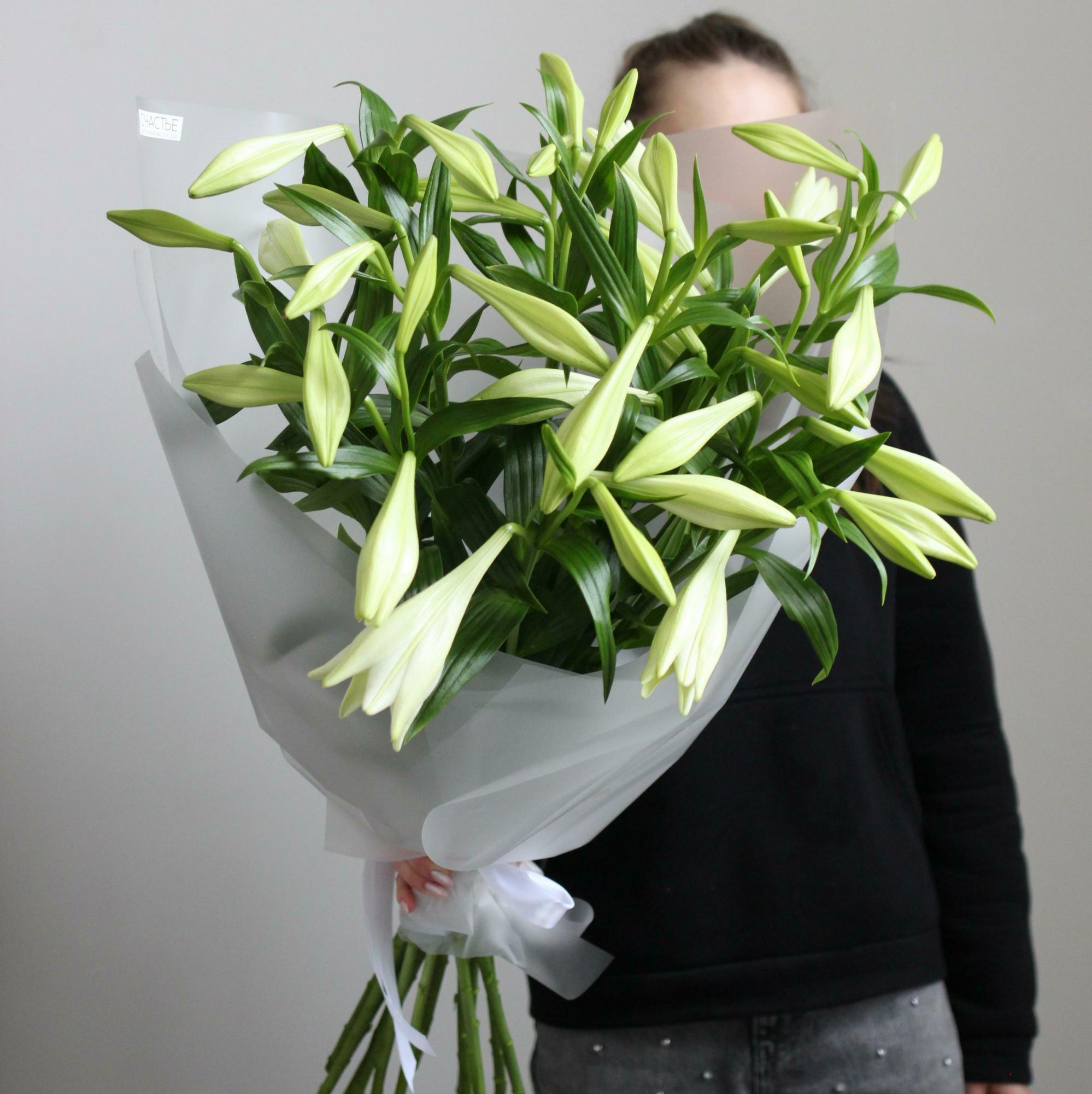 Моно белых лилий