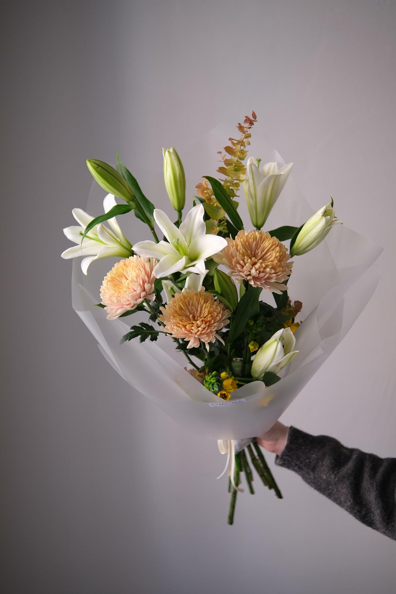 Карамельный букет с лилиями