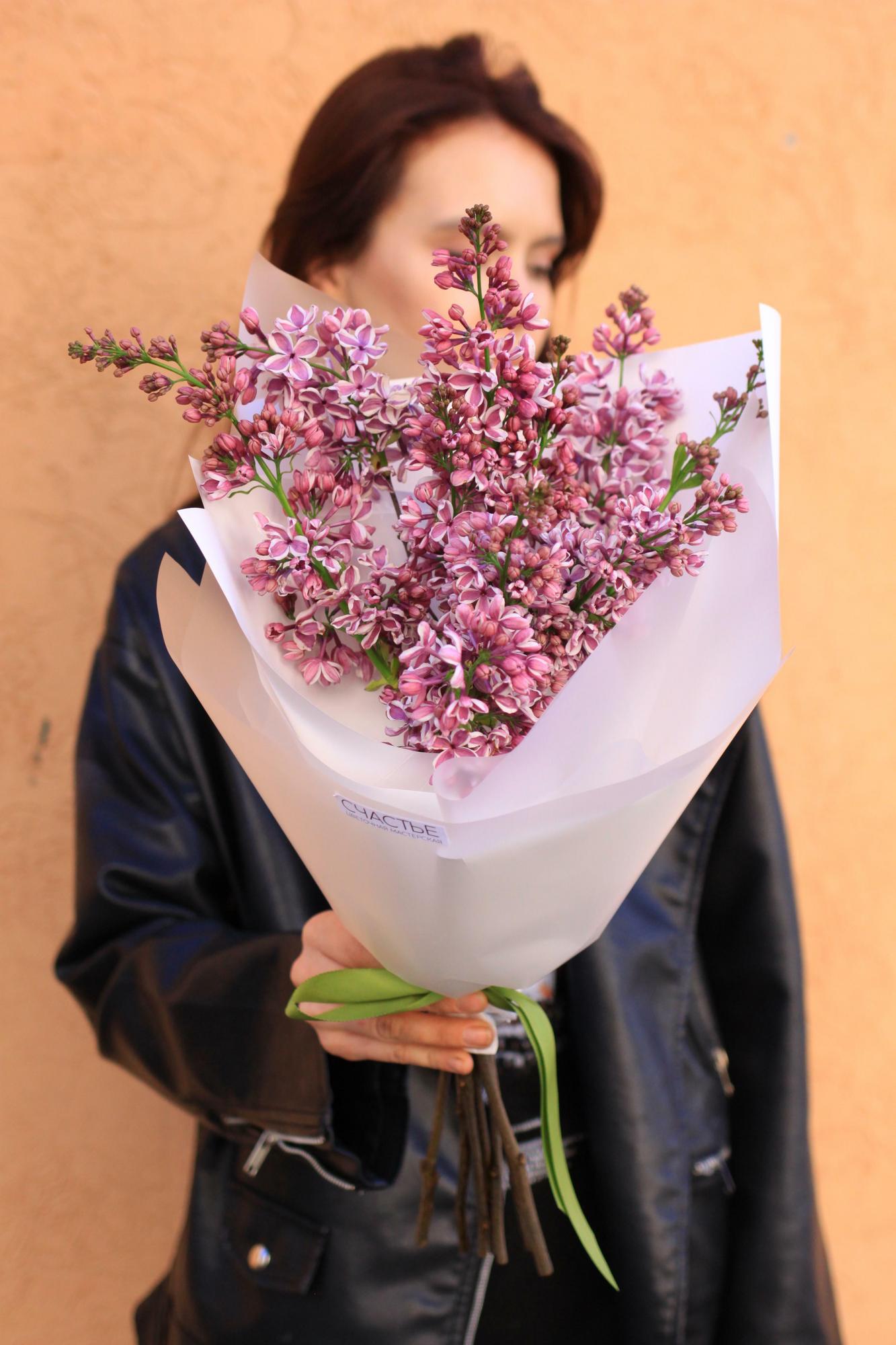 Моно букет ароматной сирени