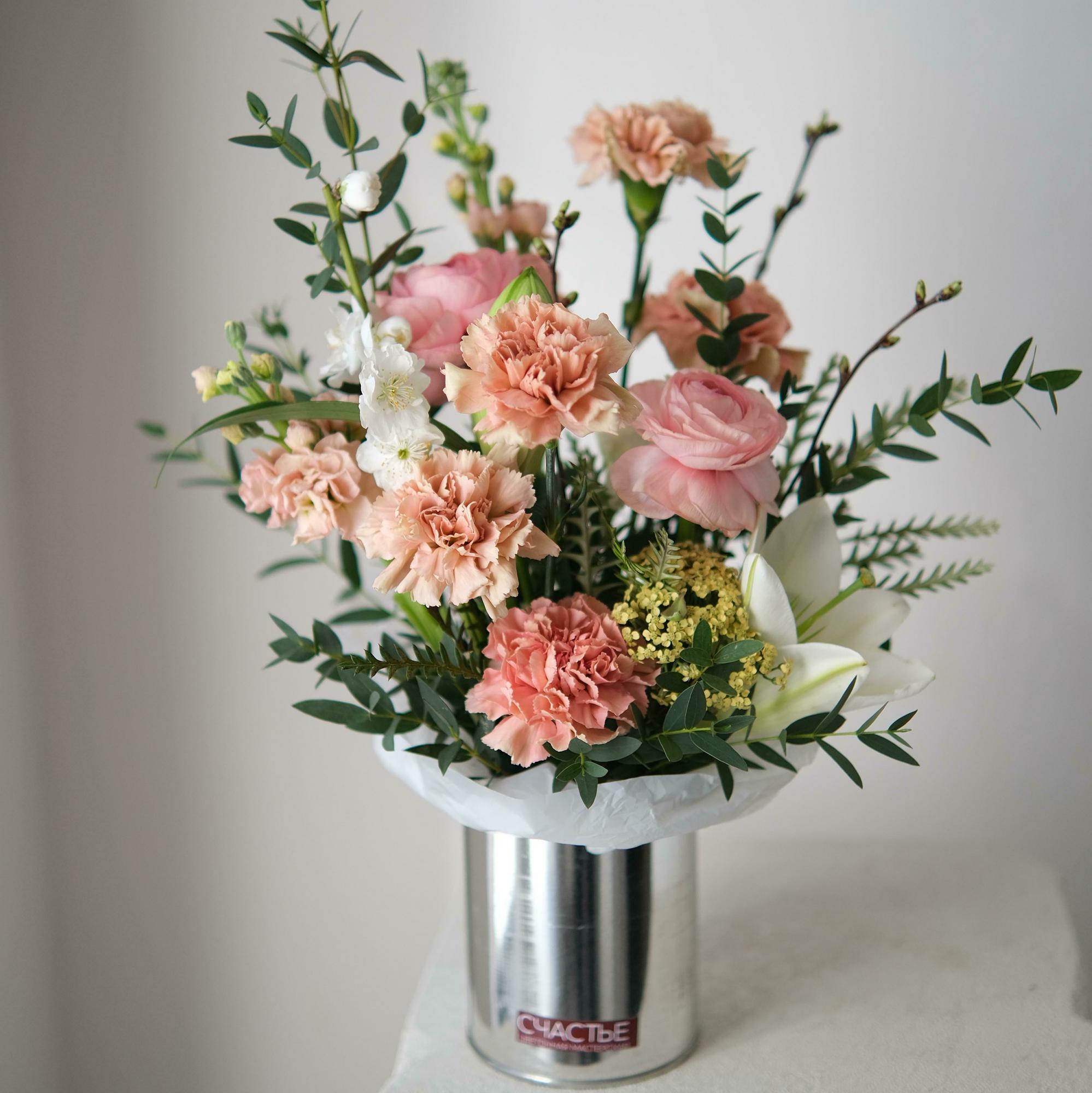 Воздушная композиция в металлической банке