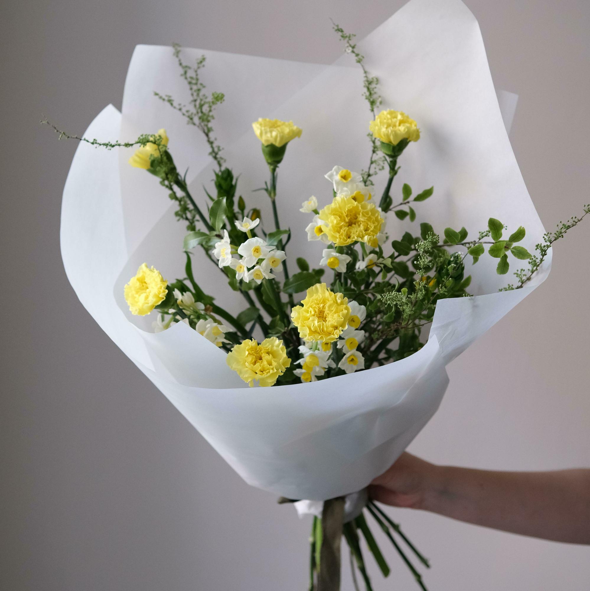 Весенний букет с нарциссами