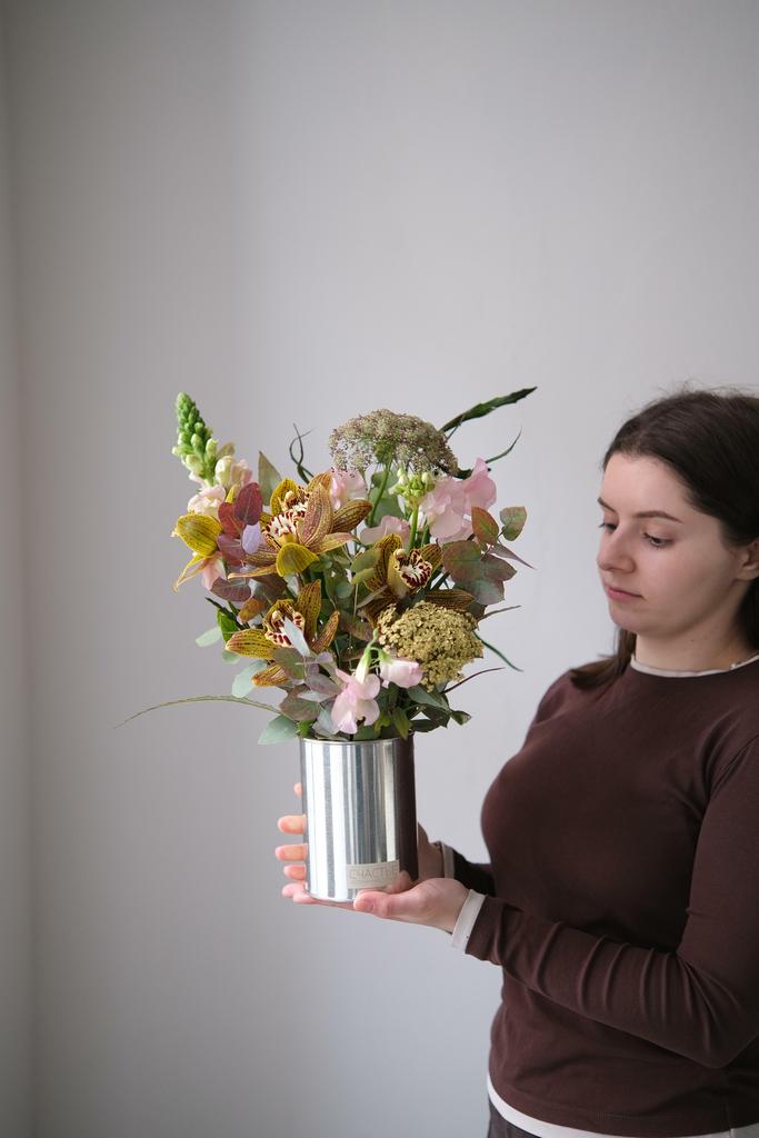 Металлическая весенняя банка