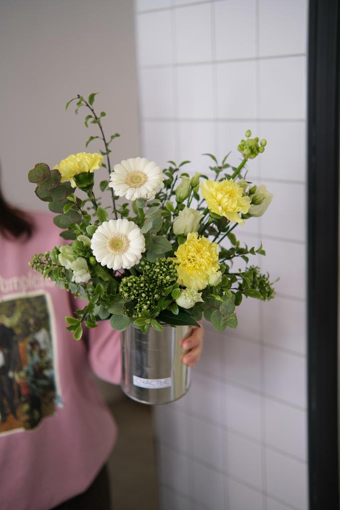 Металлическая весенняя банка