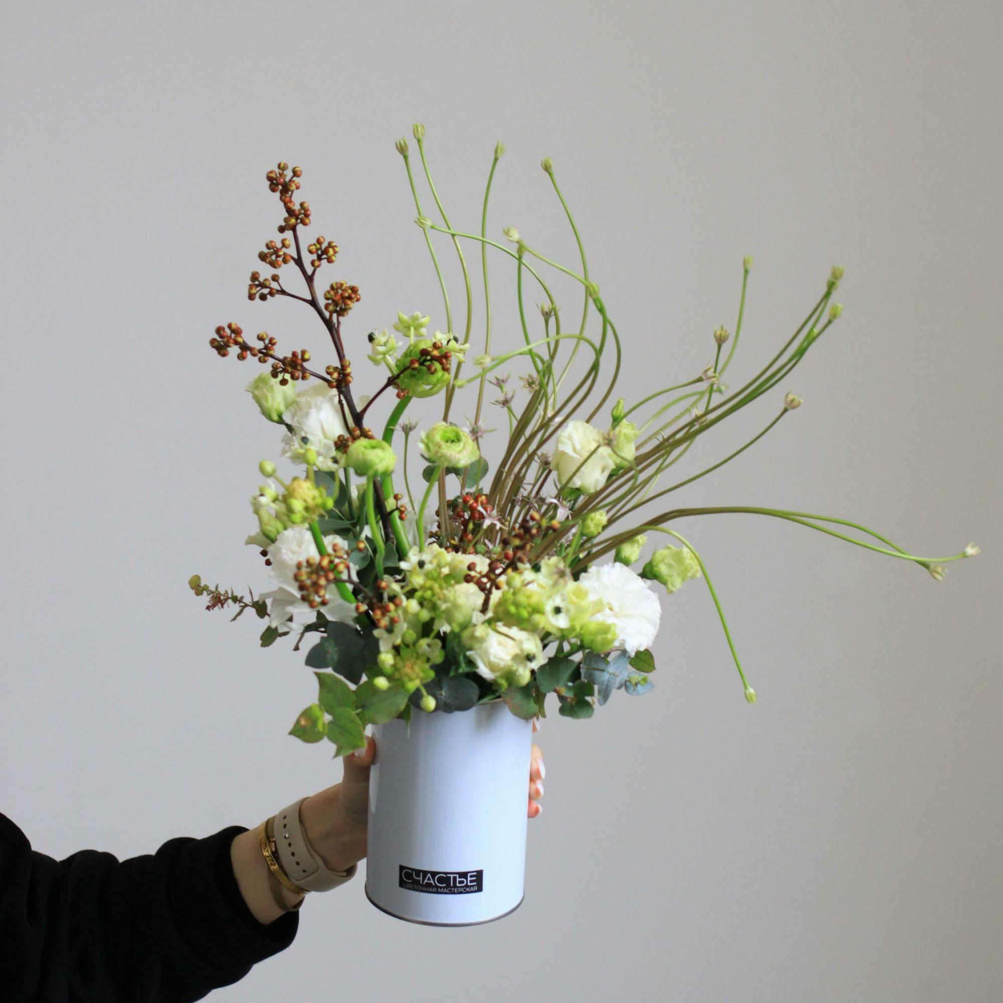 Металлическая весенняя банка