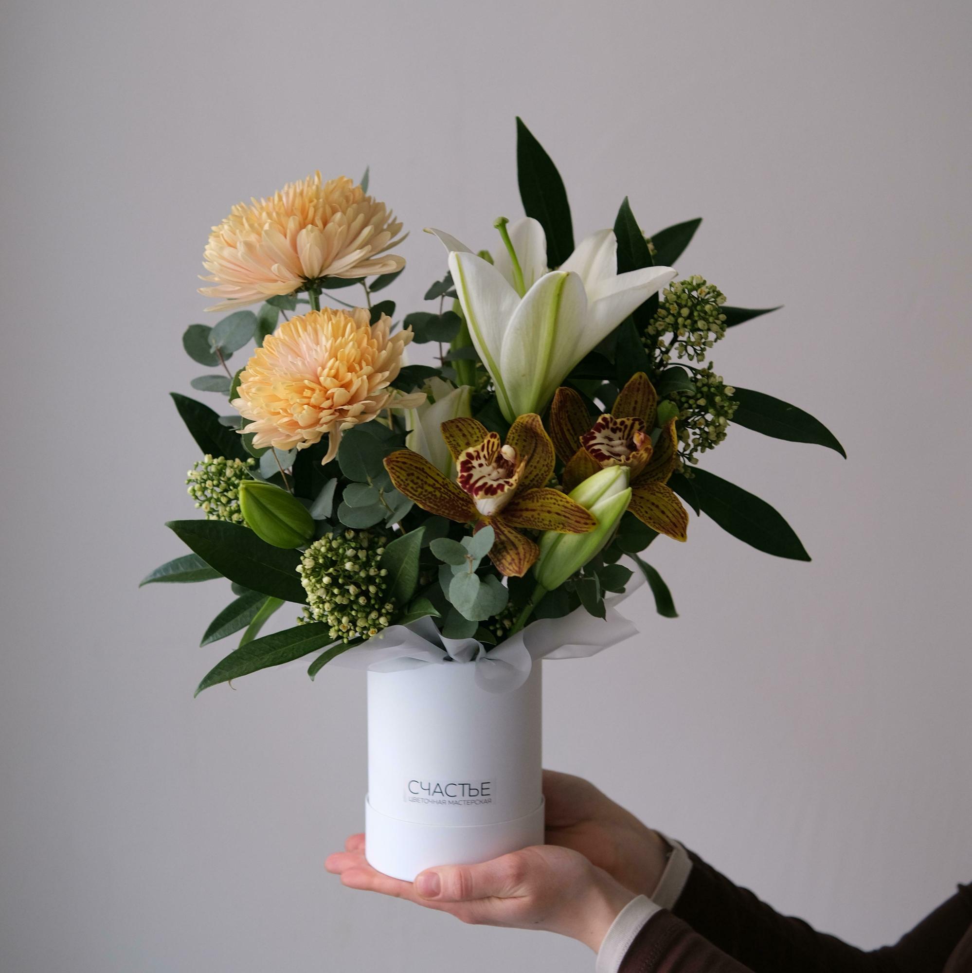 Композиция в шляпной коробке