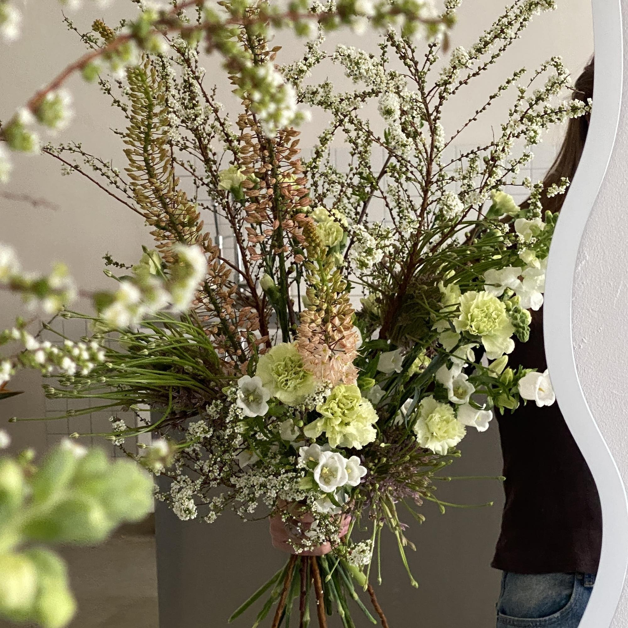 Объемный весенний букет