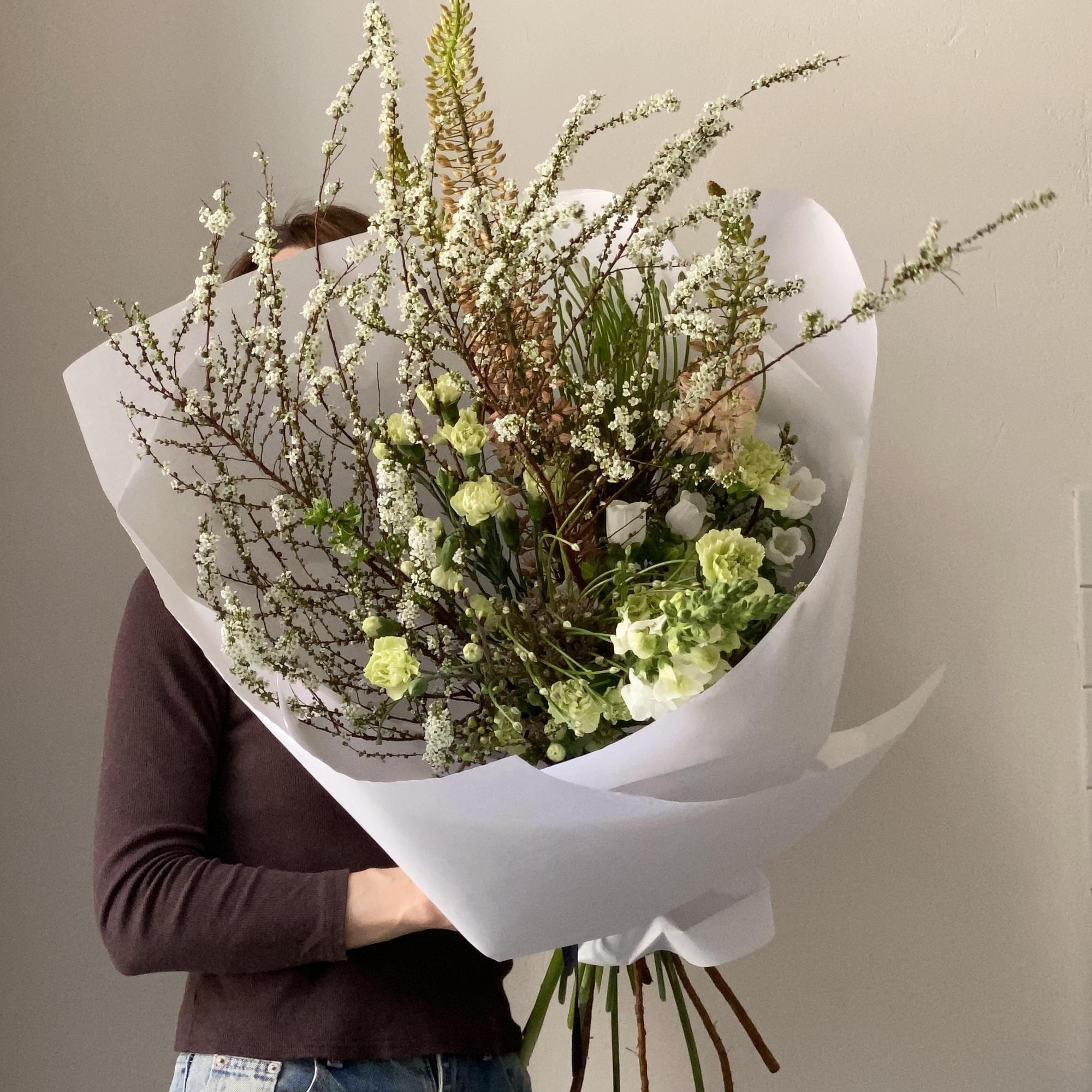 Объемный весенний букет