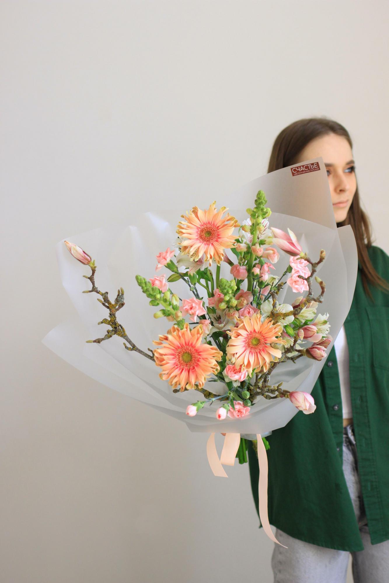 Нежный букет с магнолией