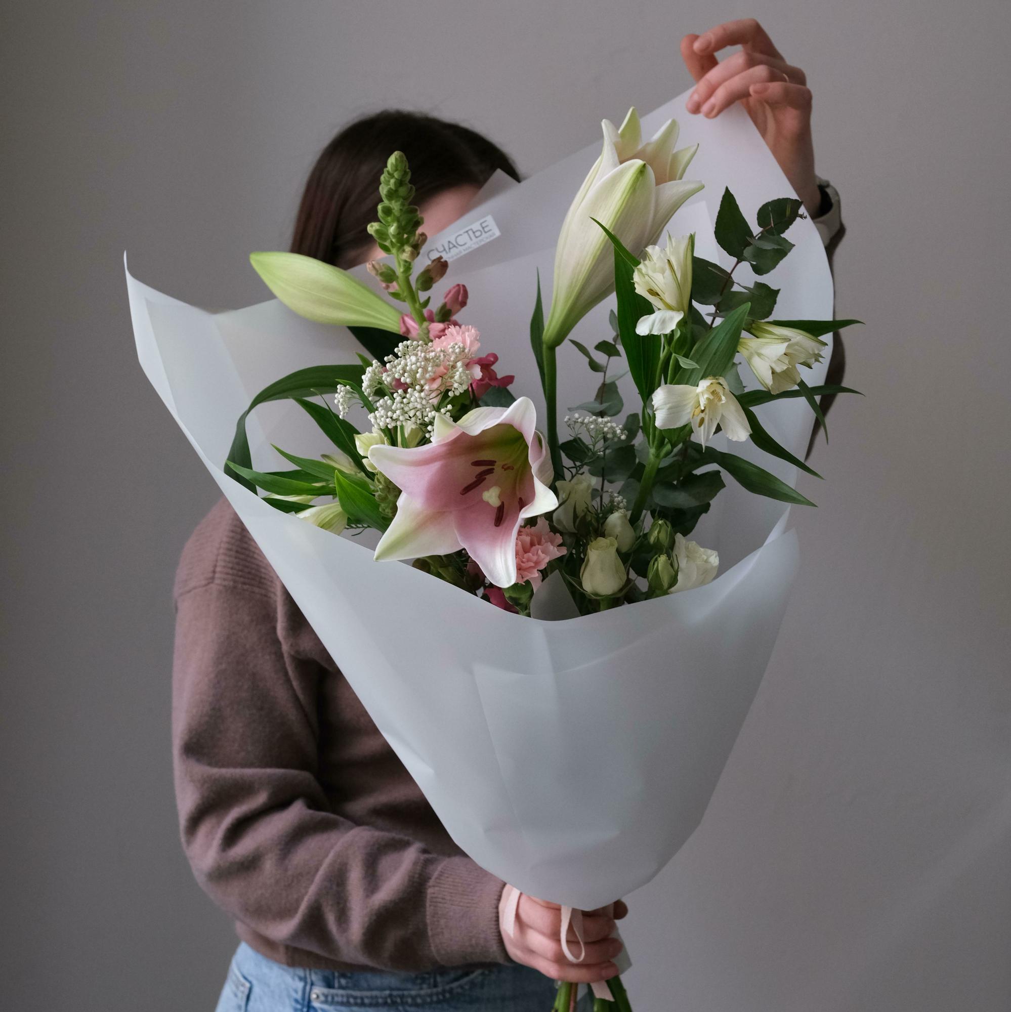 Нежный букет с лилией