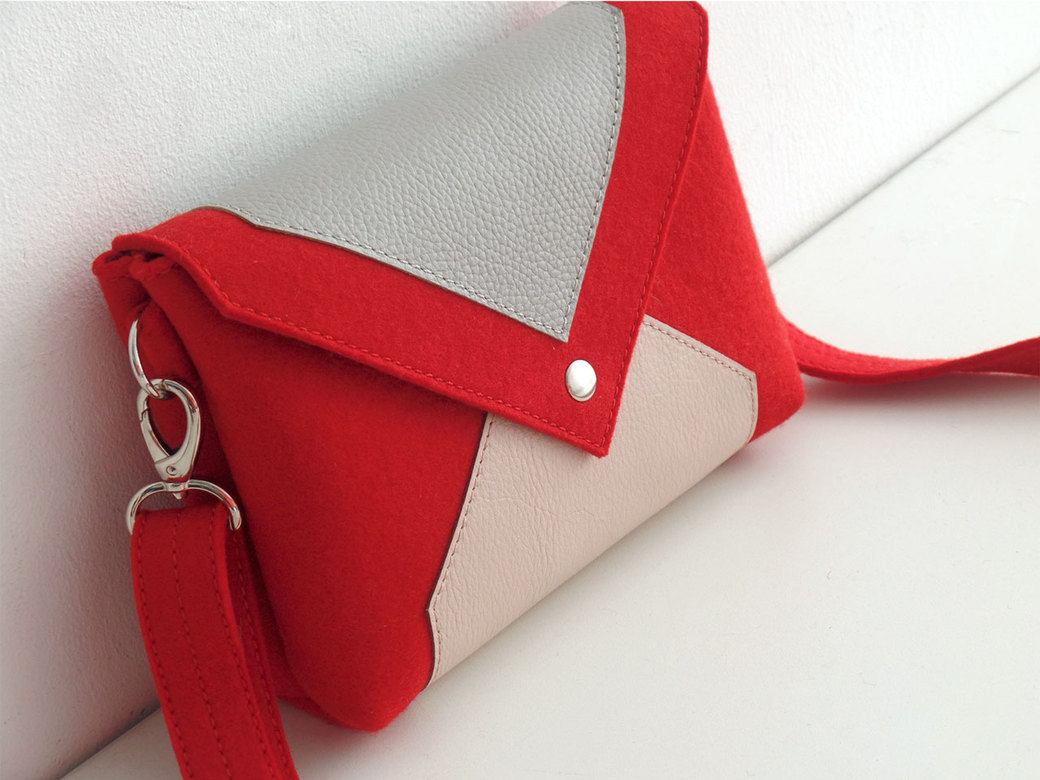 Сумка кроссбоди красная