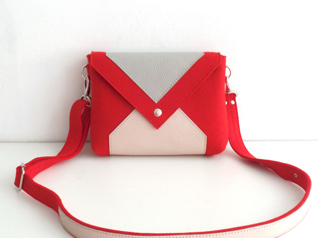 Сумка кроссбоди красная