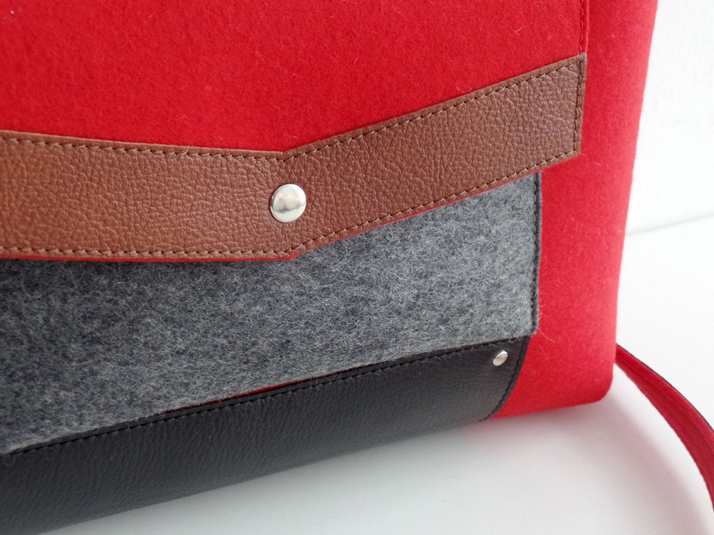 Портфель красный с коричневой и черной кожей