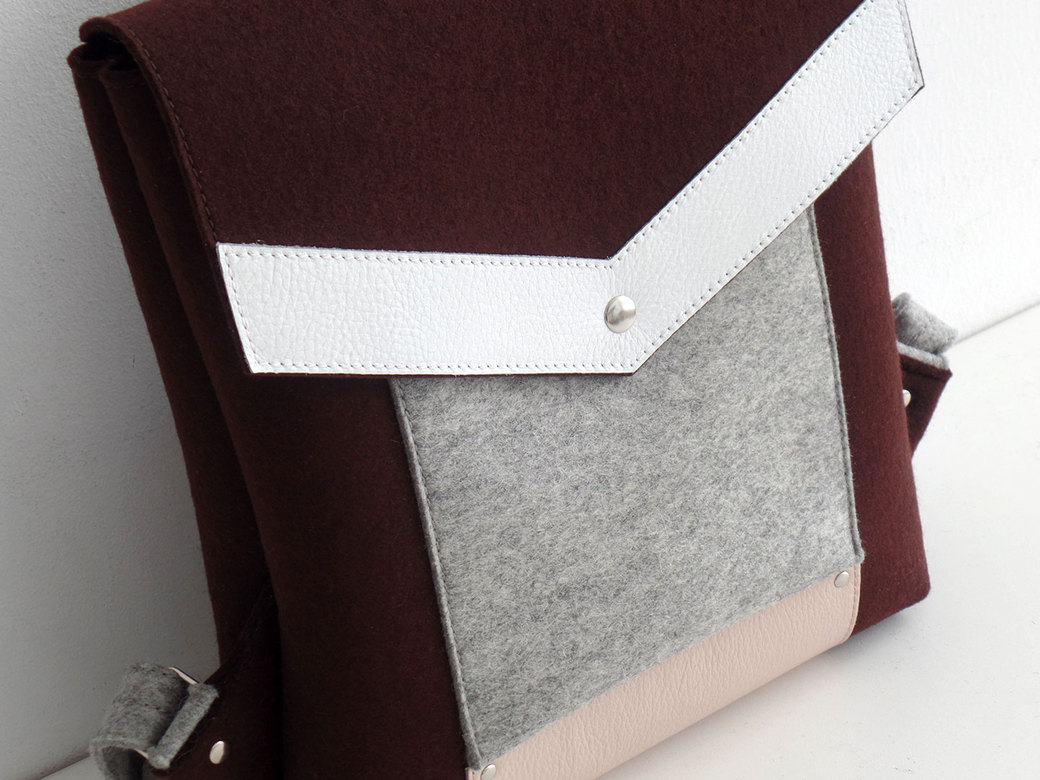 Рюкзак шоколадный с белой и пудровой кожей