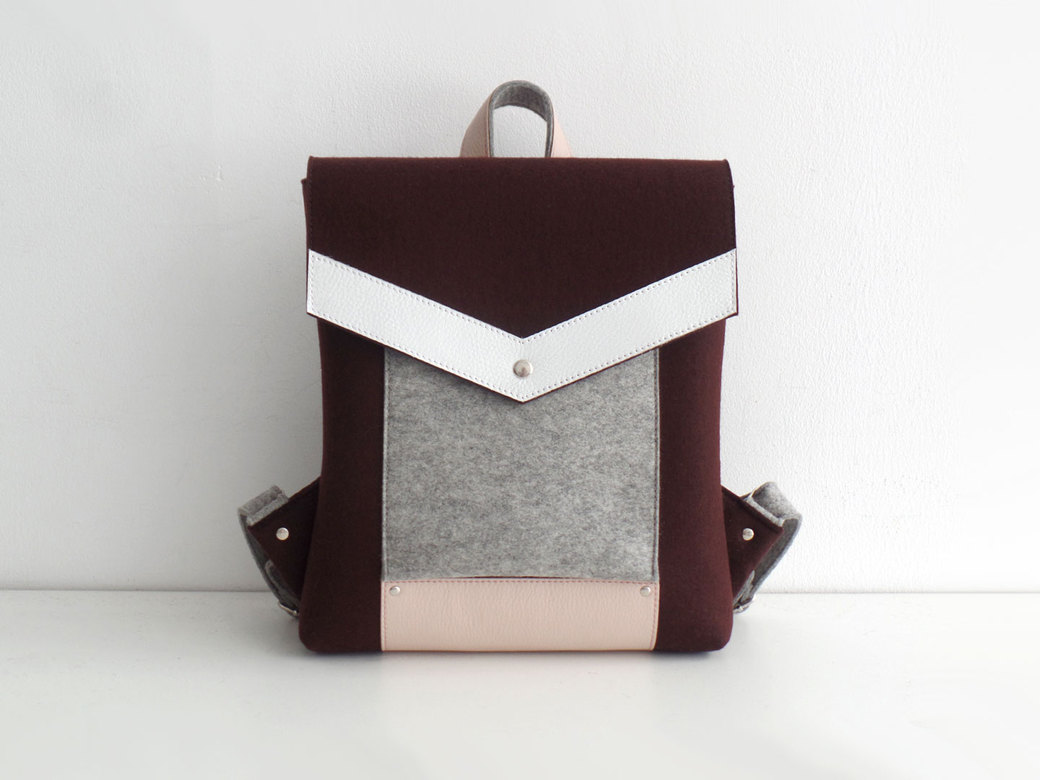 Рюкзак шоколадный с белой и пудровой кожей
