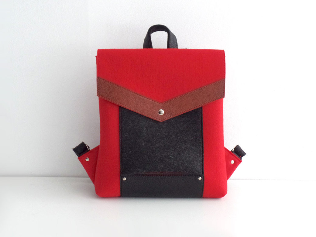 Рюкзак красный с коричневой и черной кожей