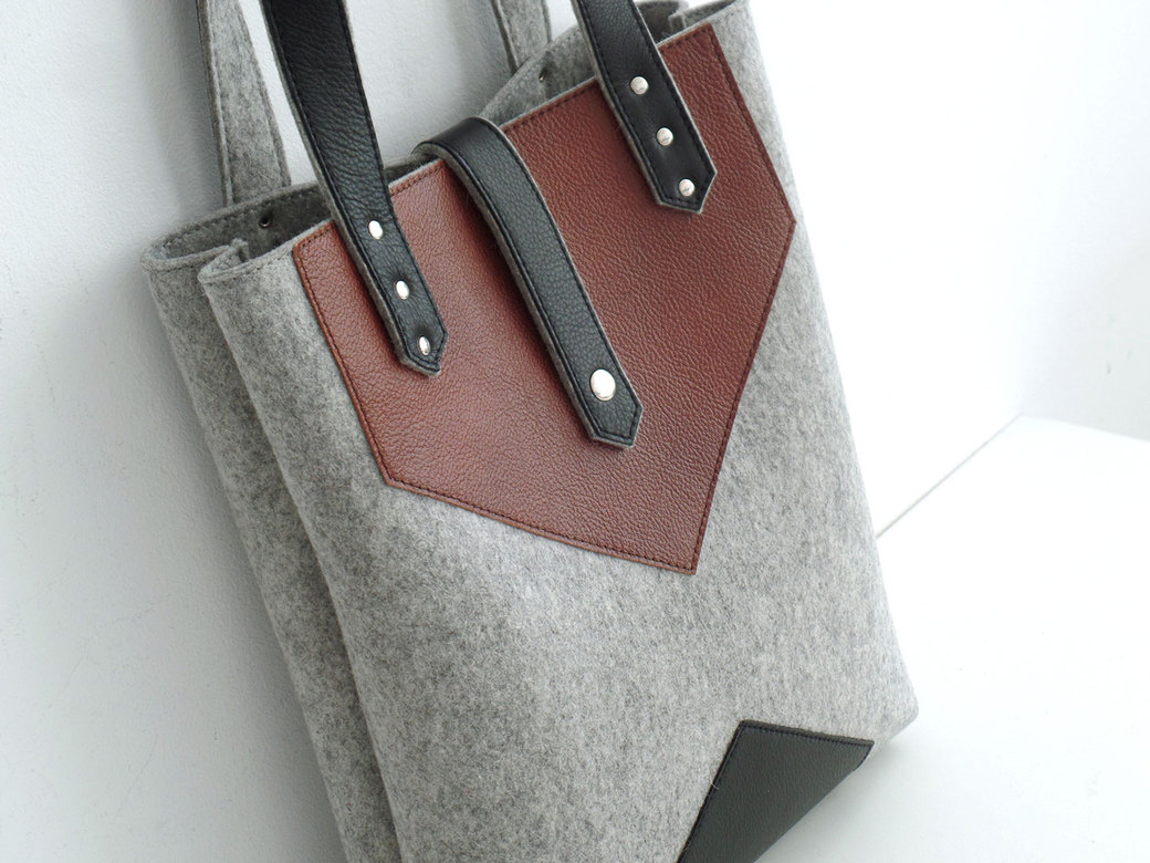 Сумка тоут светло-серая с коричневой и черной кожей