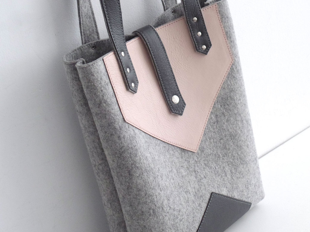 Сумка тоут светло-серая с пудровой и серой кожей