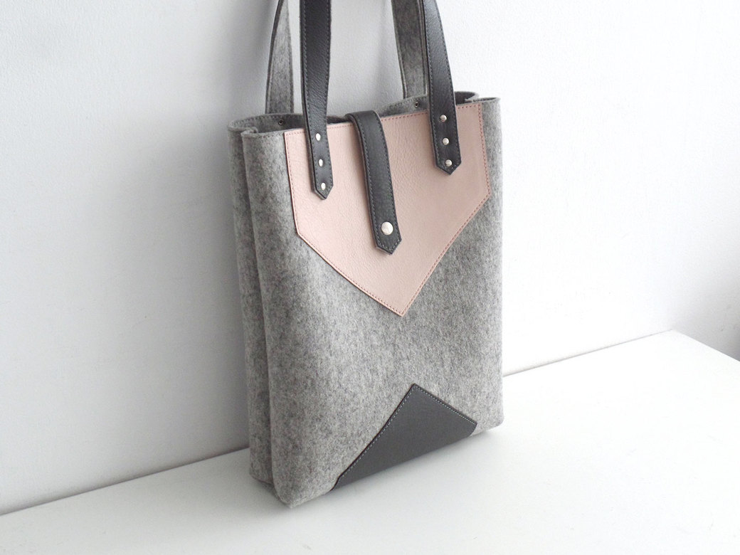 Сумка тоут светло-серая с пудровой и серой кожей