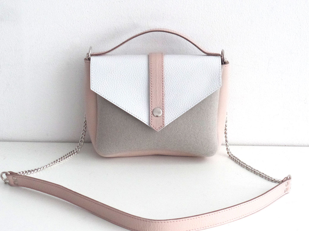 Сумка с белым кожаным клапаном пепельная