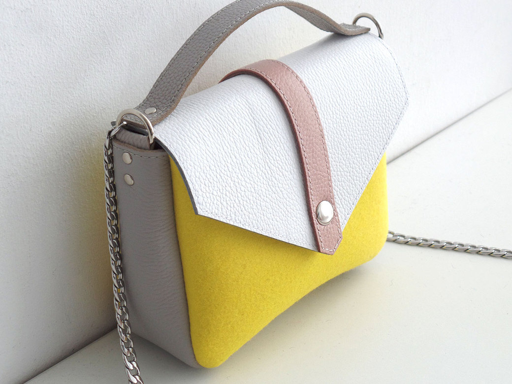 Сумка с белым кожаным клапаном желтая