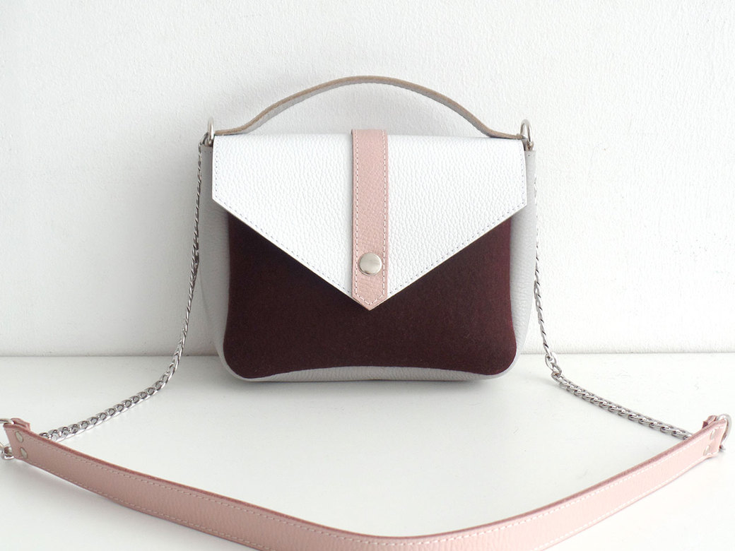 Сумка с белым кожаным клапаном шоколадная