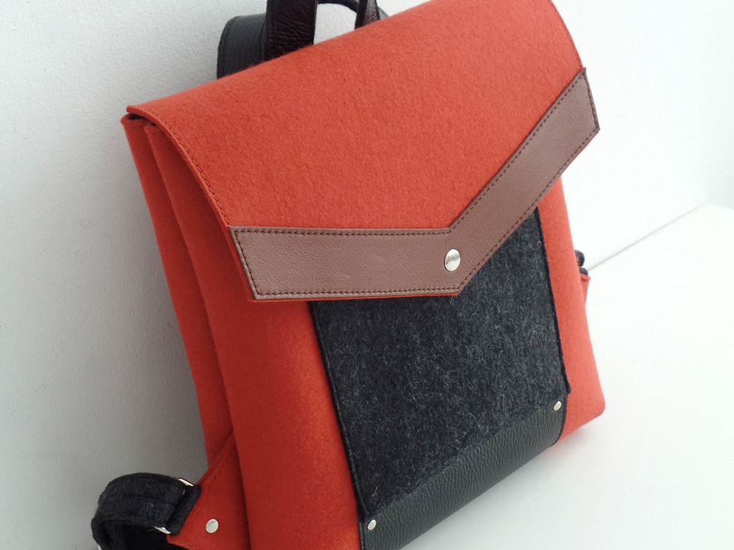 Рюкзак терракотовый с коричневой и черной кожей