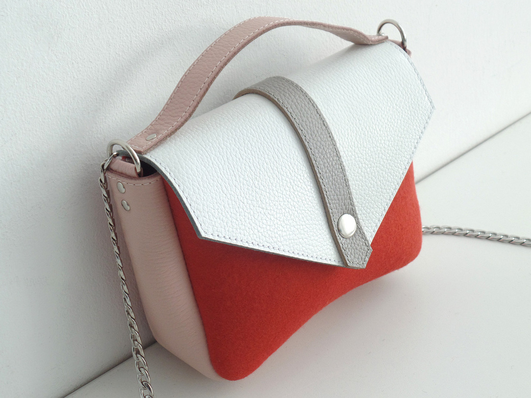 Сумка с белым кожаным клапаном терракотовая