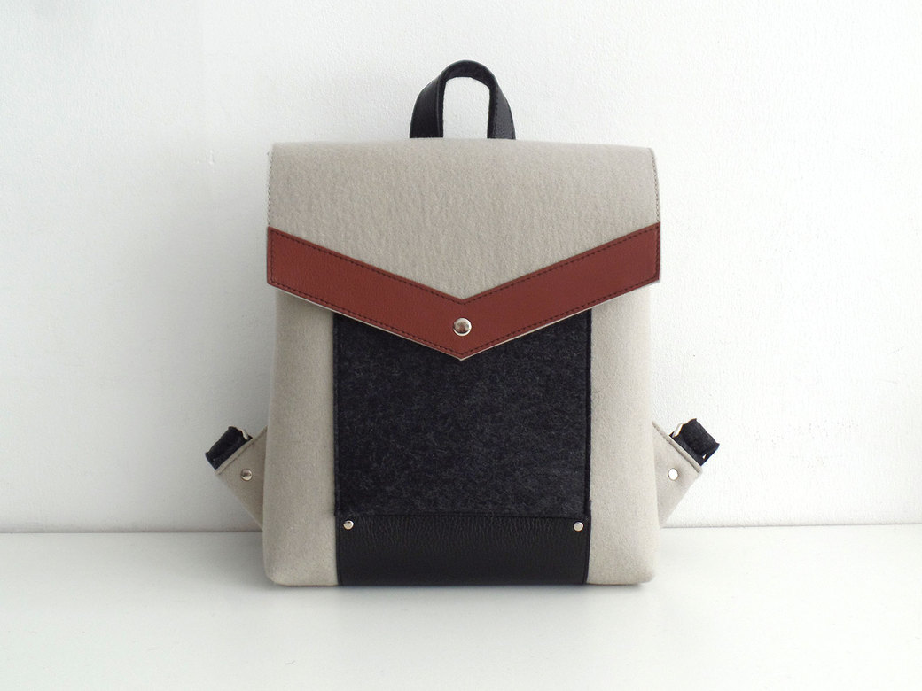Рюкзак пепельный с коричневой и черной кожей