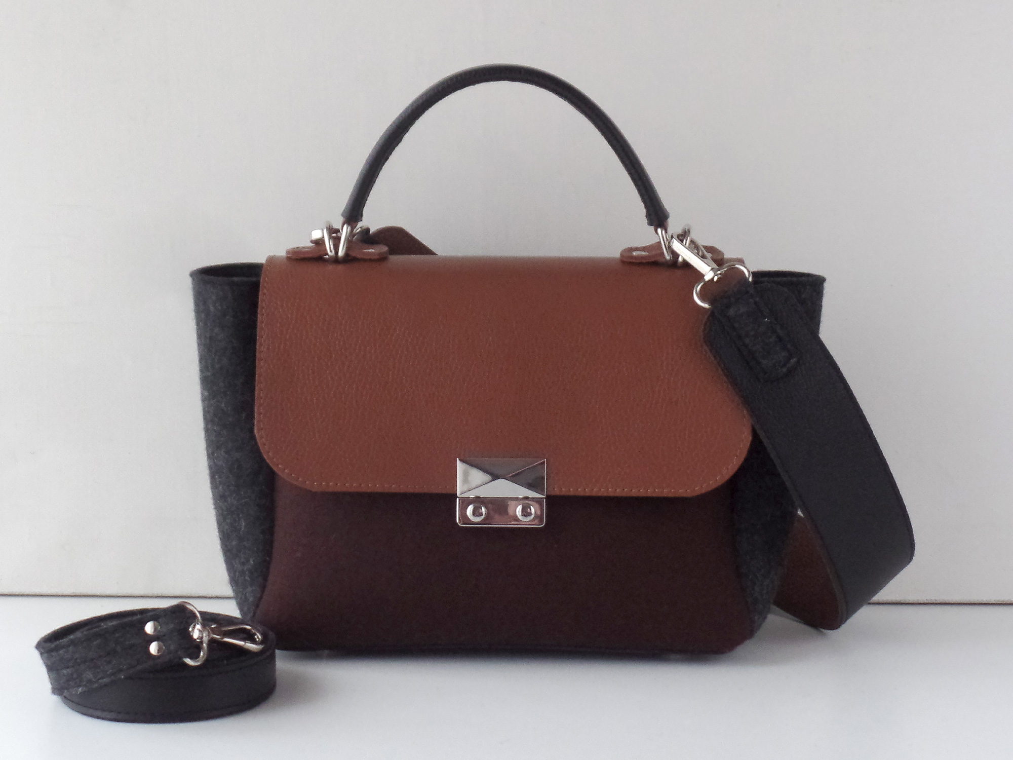 Сумка-трапеция шоколадная