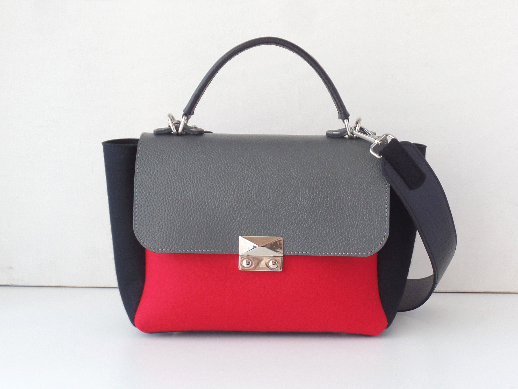 Сумка-трапеция красная