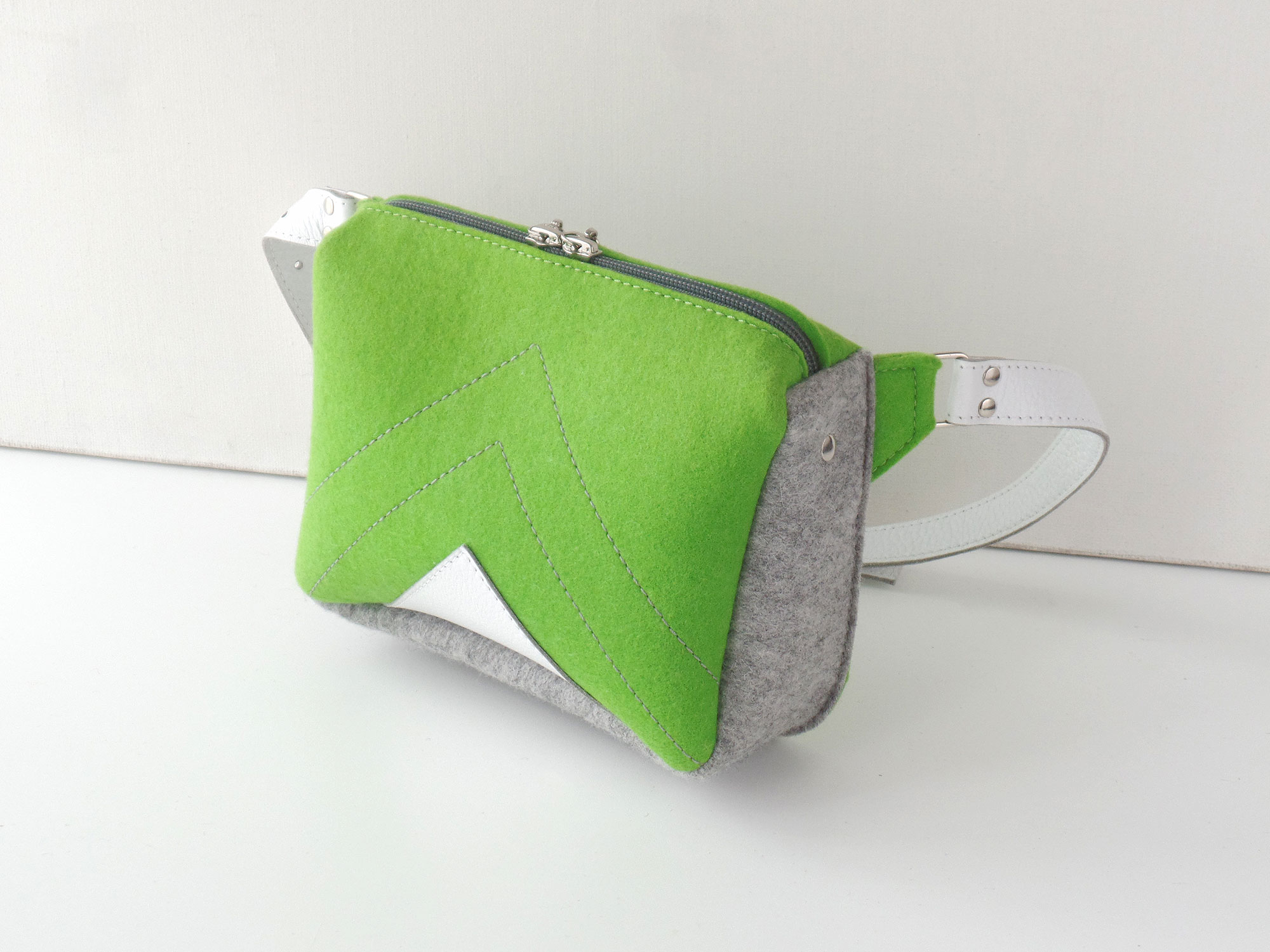 Сумка поясная салатовая