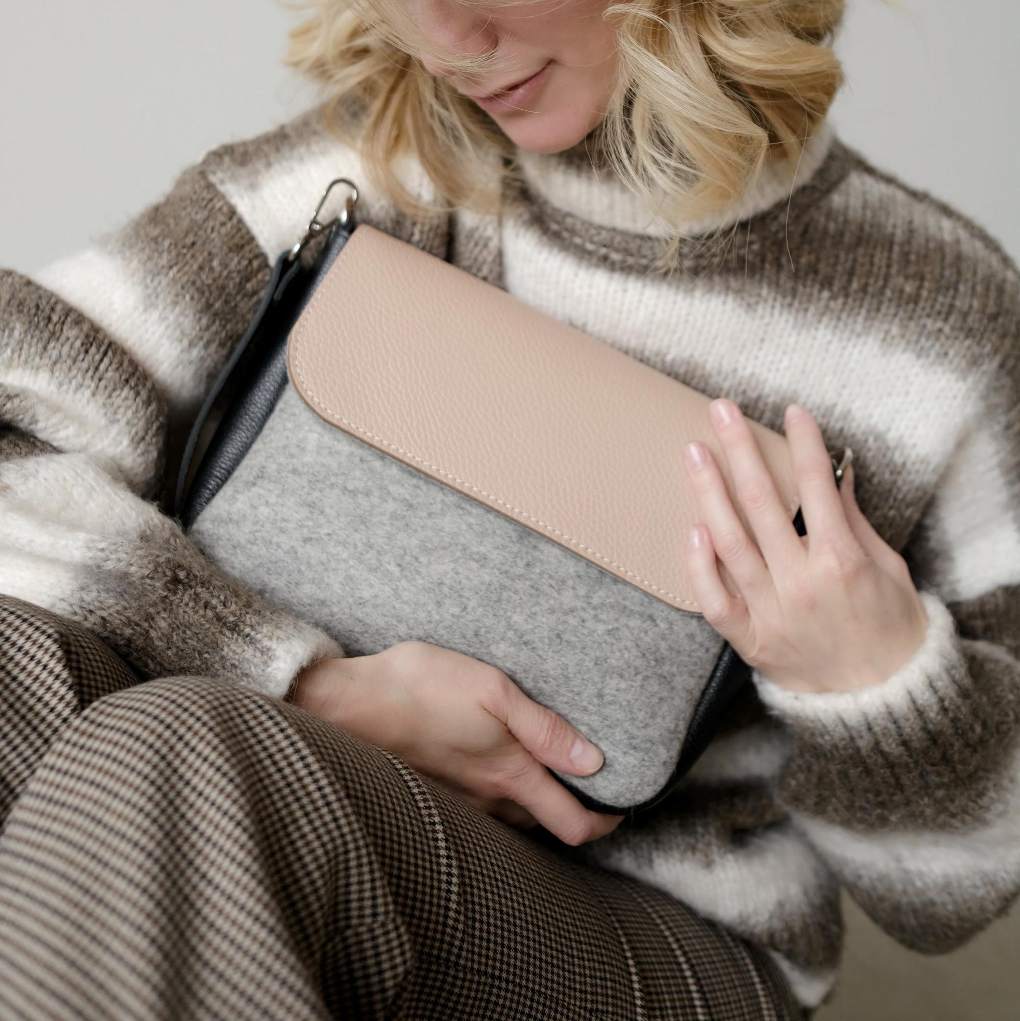 Сумка на плечо светло-серая