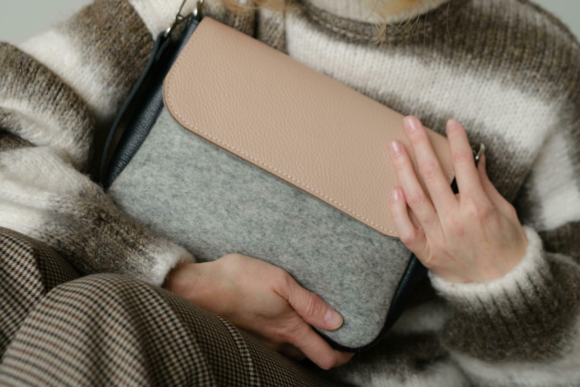 Сумка на плечо светло-серая