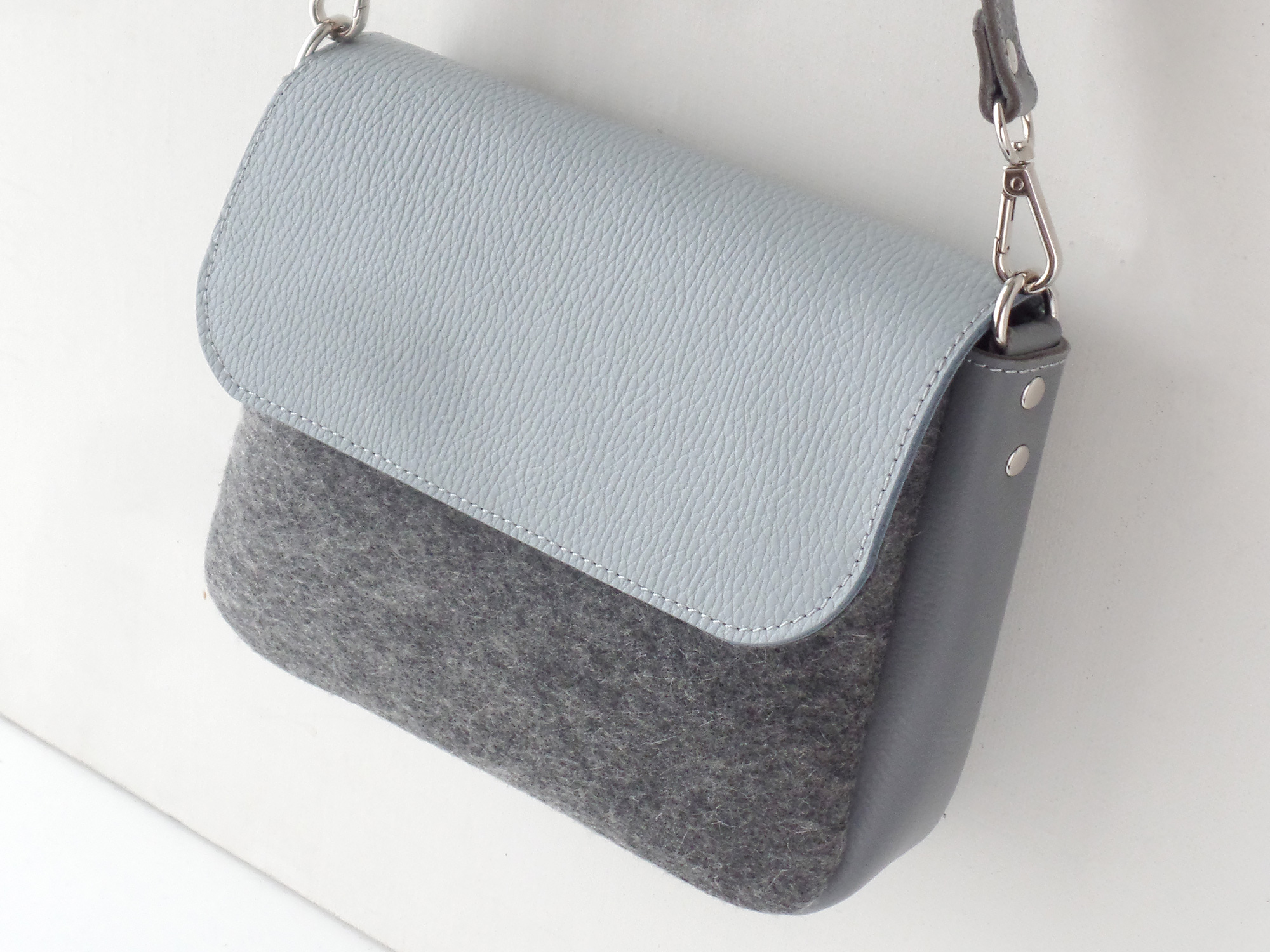 Сумка на плечо графит