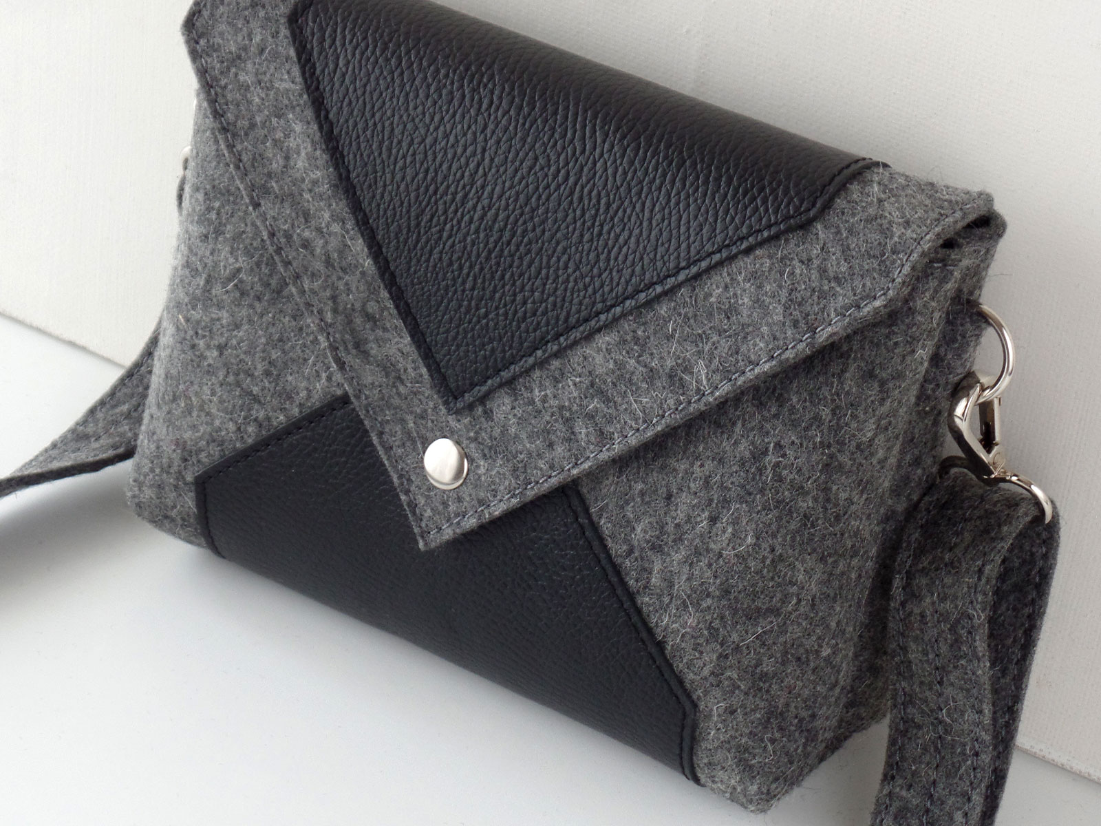 Сумка кроссбоди графит