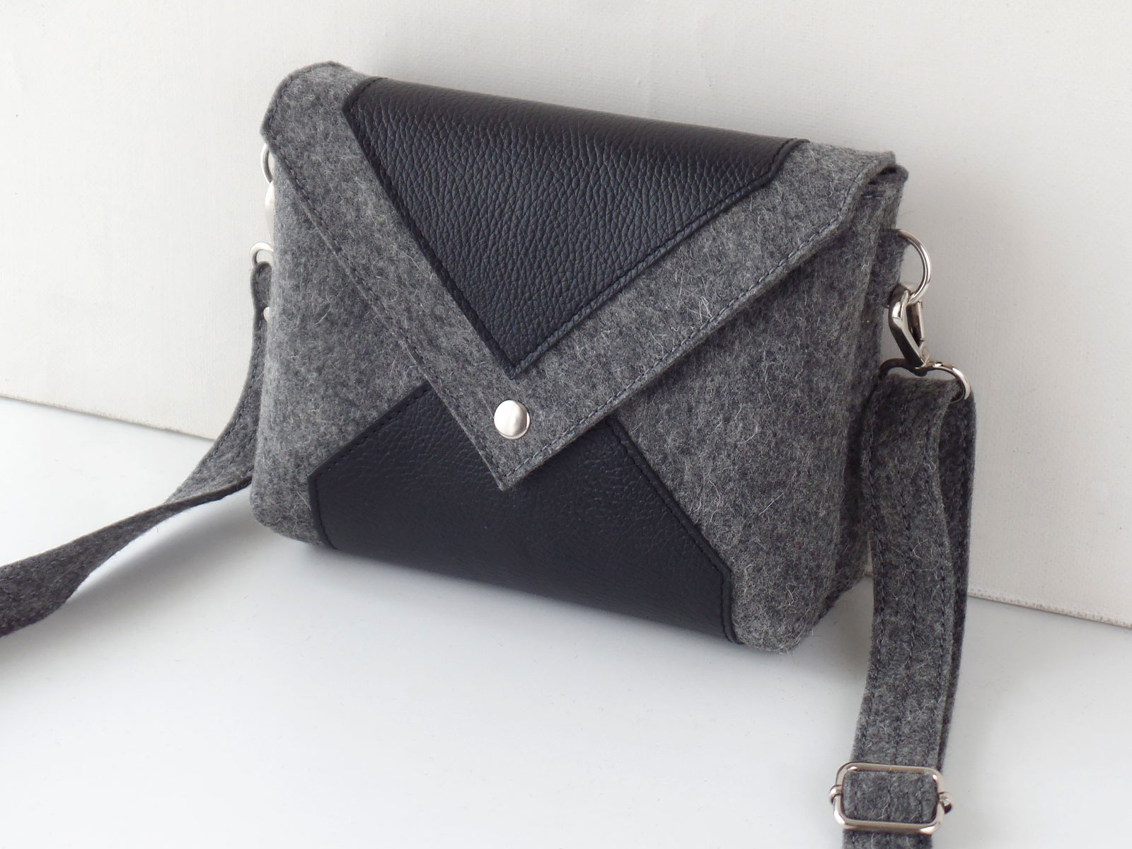 Сумка кроссбоди графит