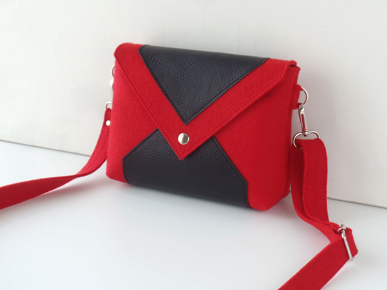 Сумка кроссбоди красная