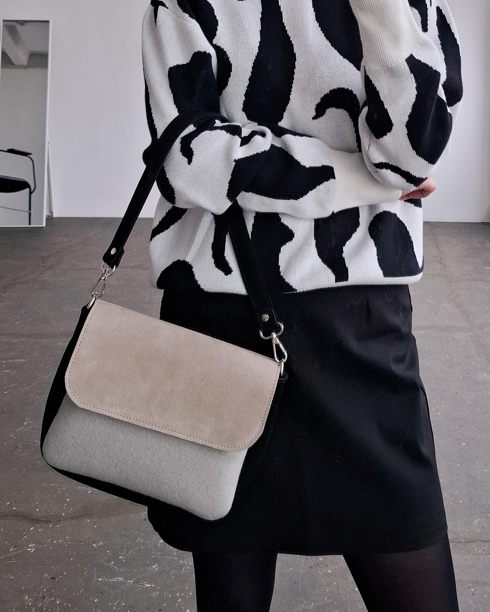 Сумка на плечо пепельная с замшей