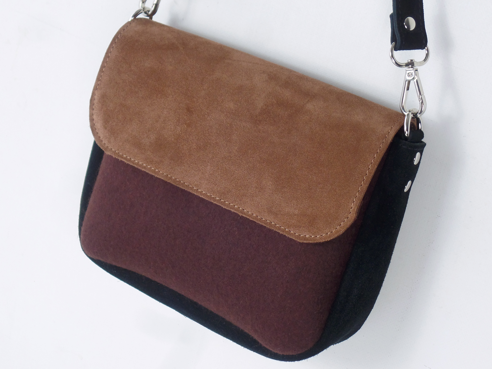 Сумка на плечо шоколадная с замшей