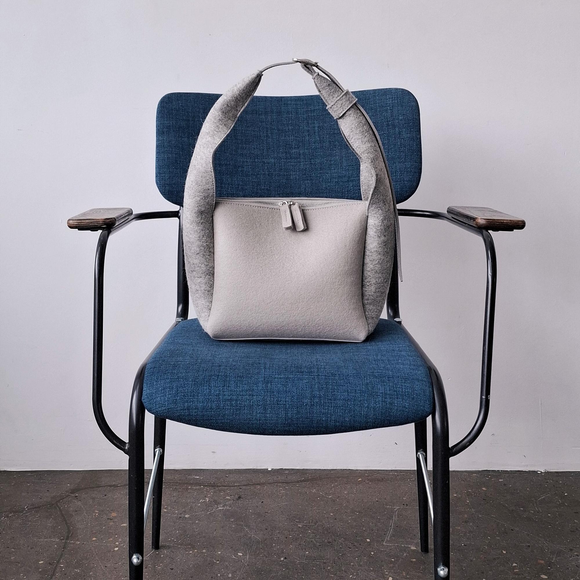 Сумка хобо пепельная