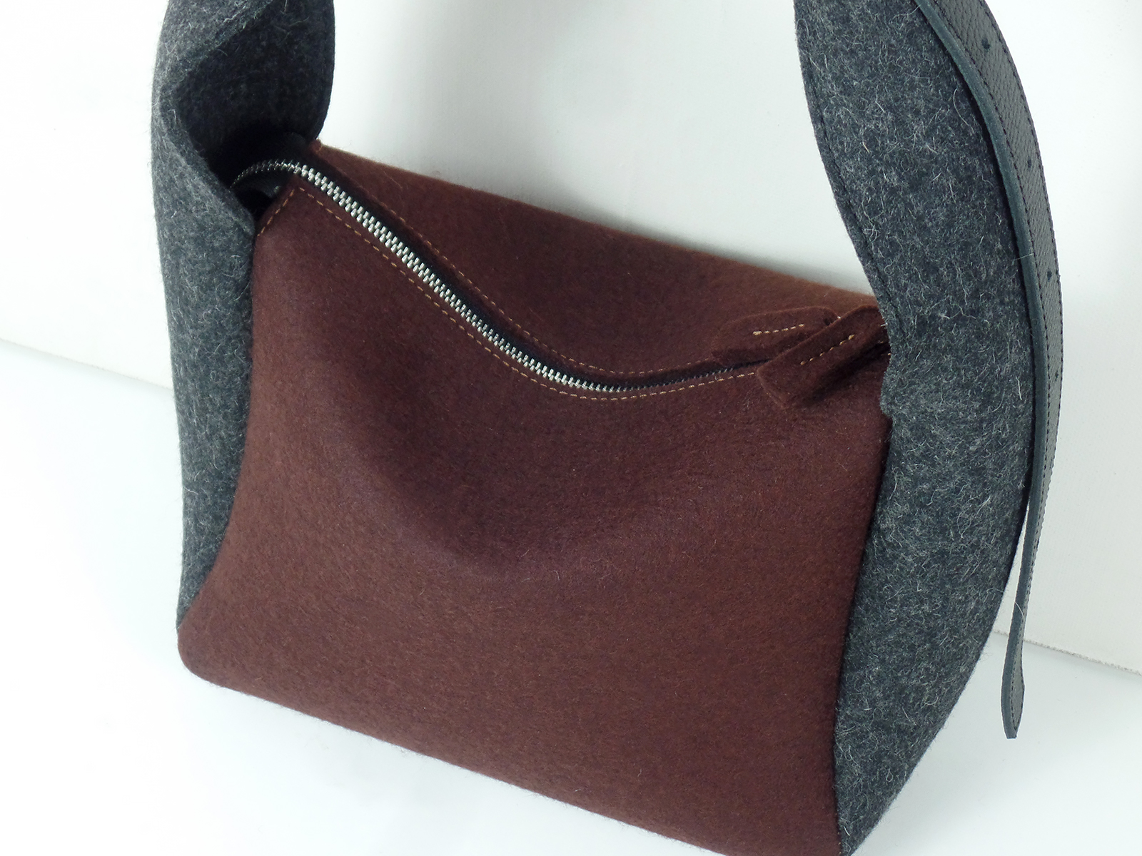 Сумка хобо шоколадная