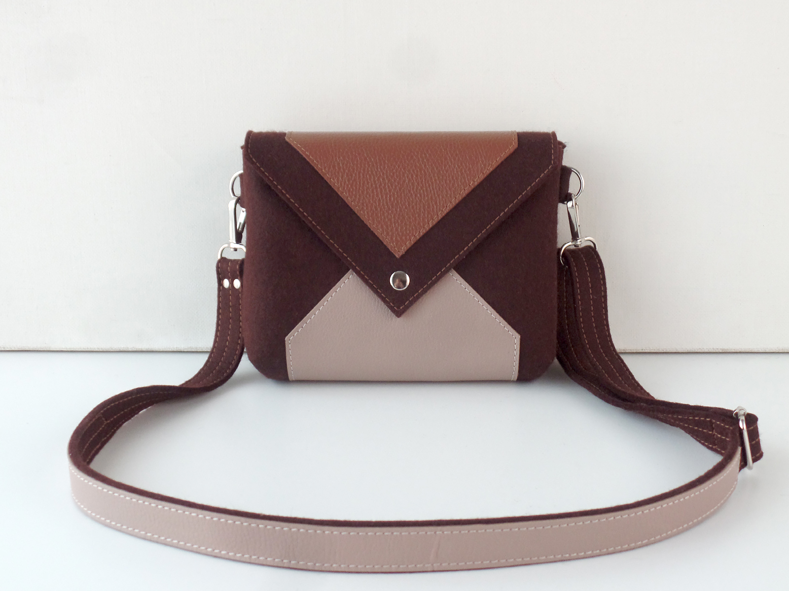 Сумка кроссбоди шоколадная