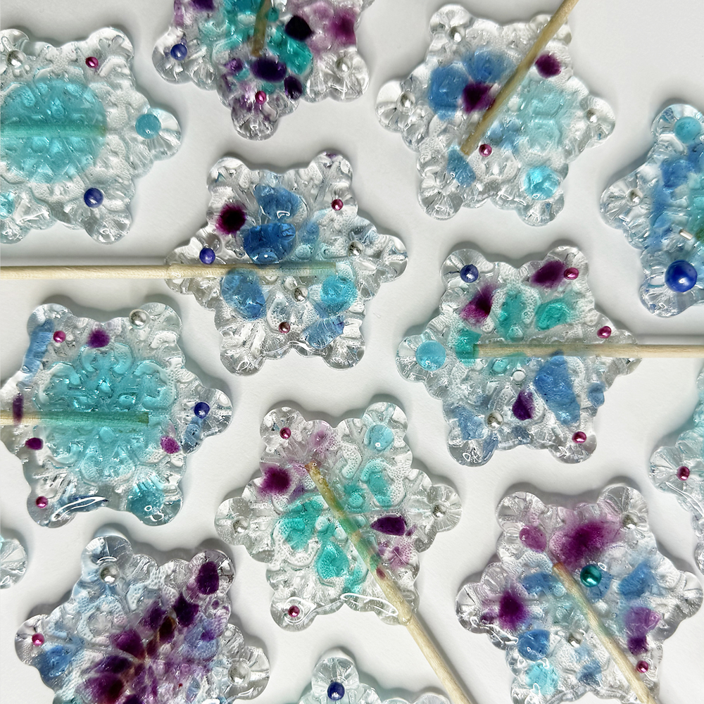 Снежинки небольшие